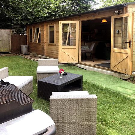סליסבורי Cosy Garden Log Cabin מראה חיצוני תמונה