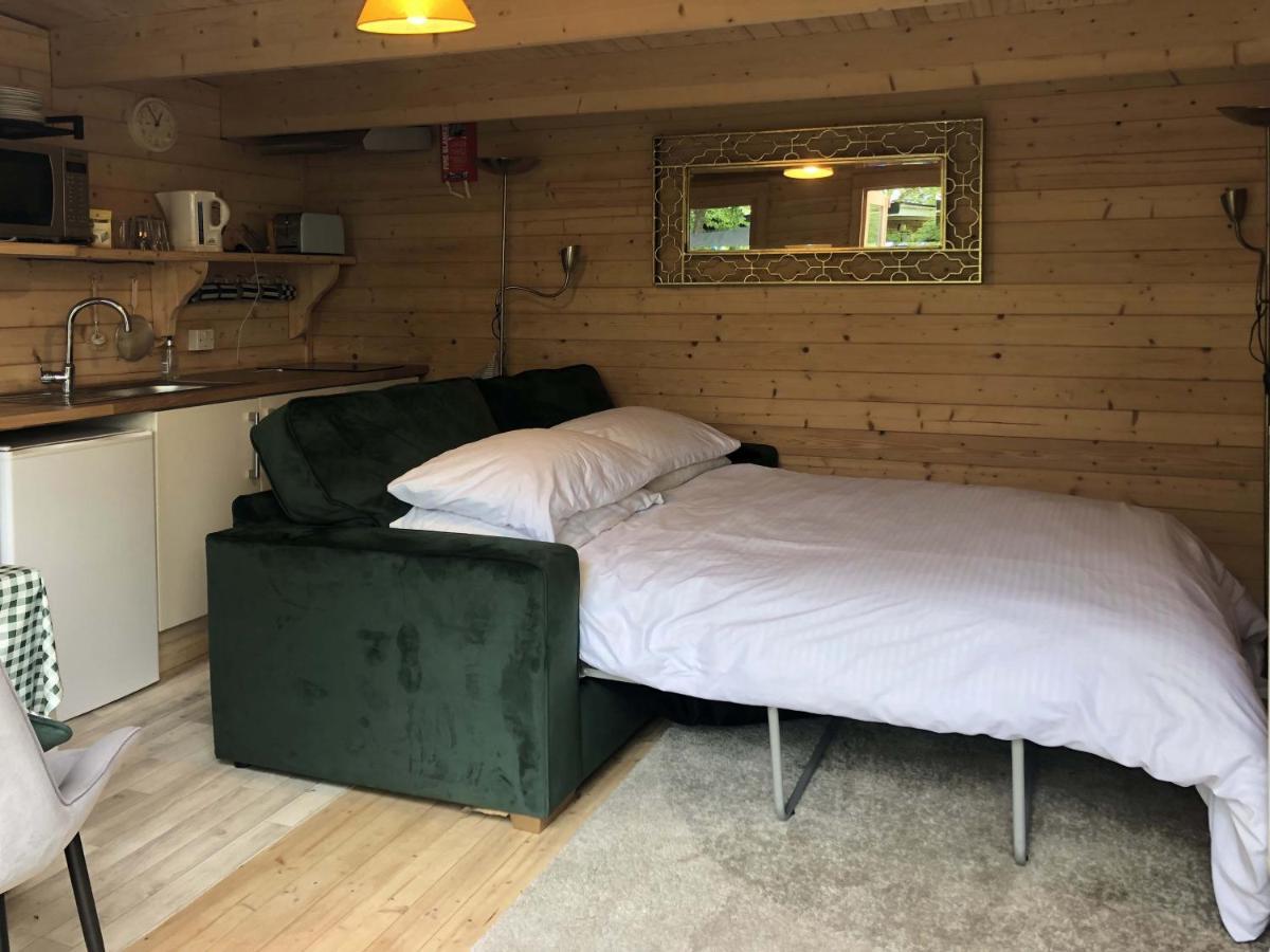 סליסבורי Cosy Garden Log Cabin מראה חיצוני תמונה