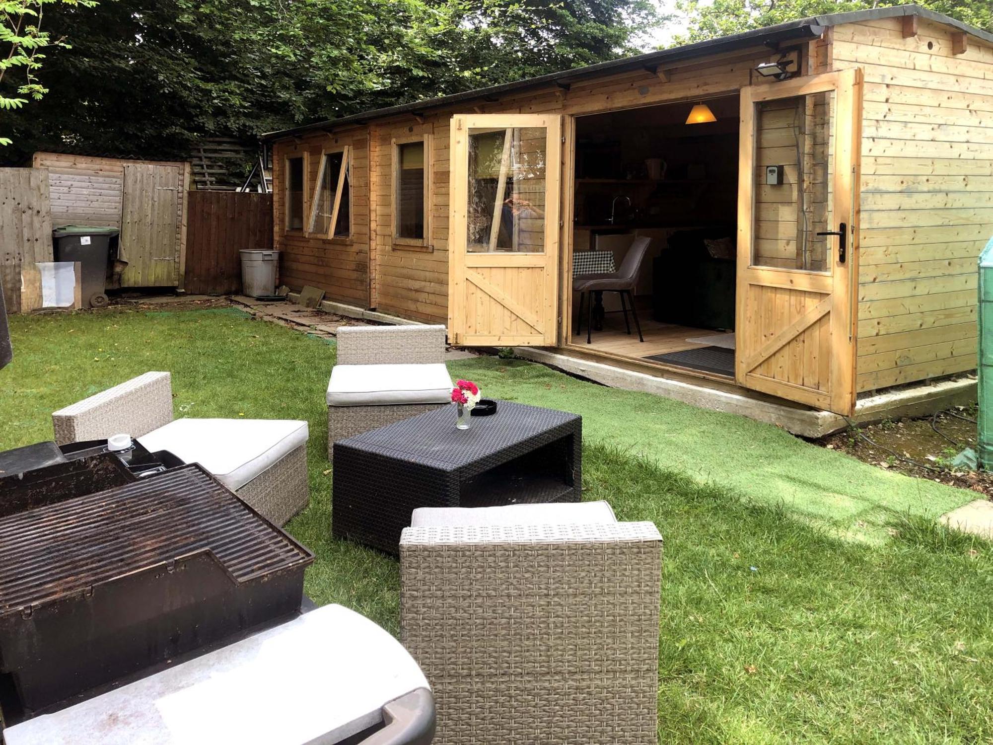 סליסבורי Cosy Garden Log Cabin מראה חיצוני תמונה
