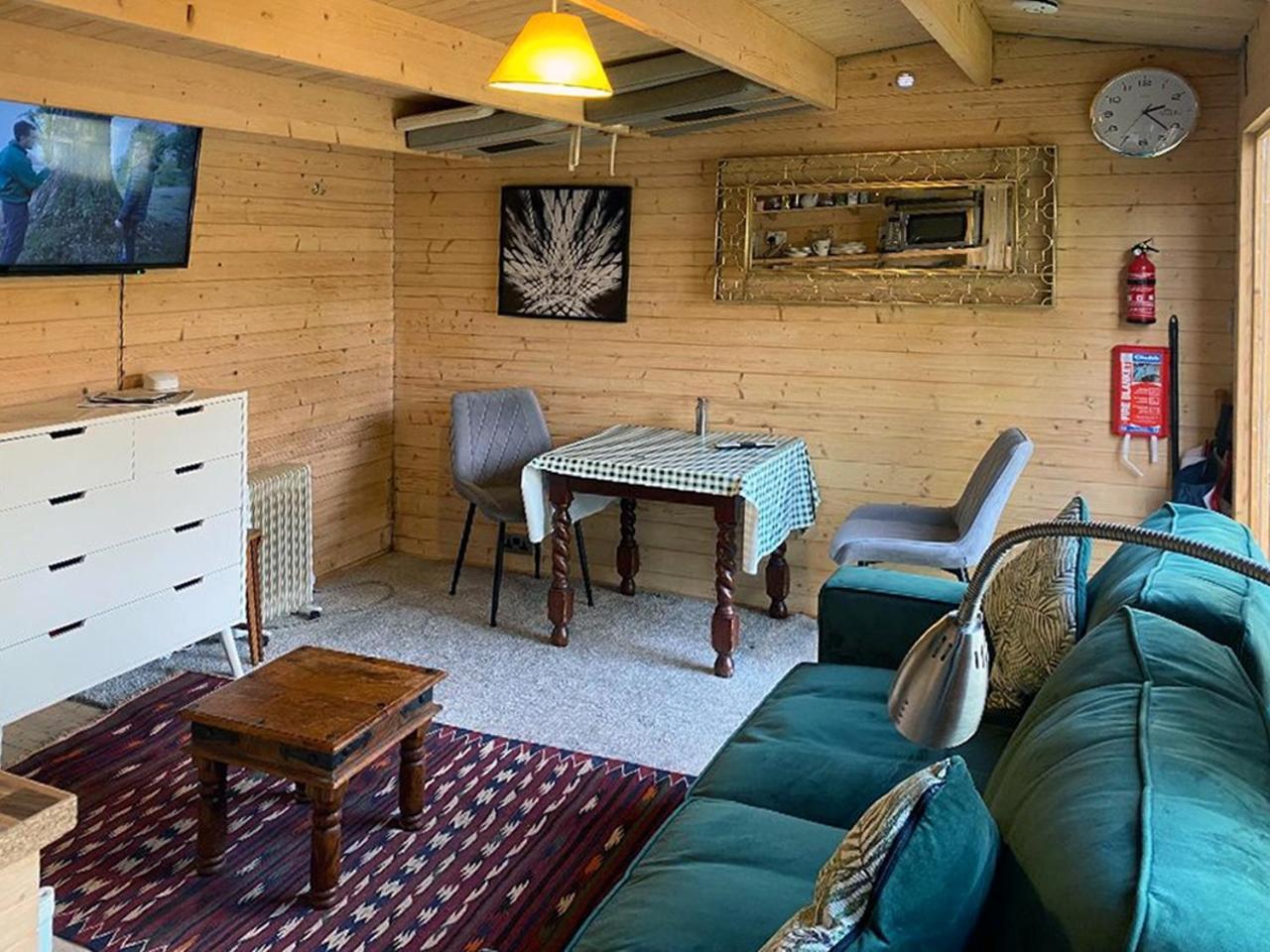 סליסבורי Cosy Garden Log Cabin מראה חיצוני תמונה