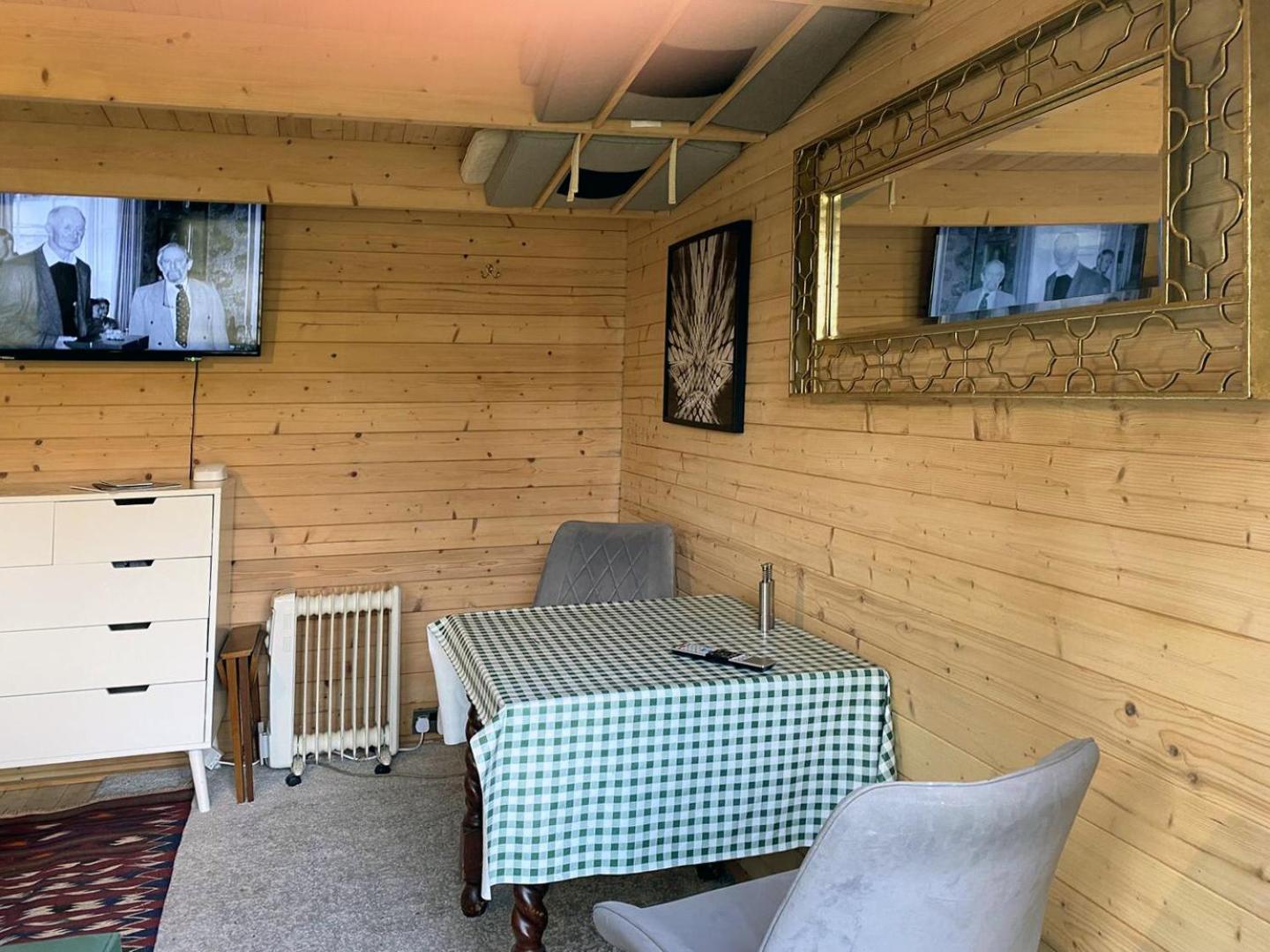 סליסבורי Cosy Garden Log Cabin מראה חיצוני תמונה